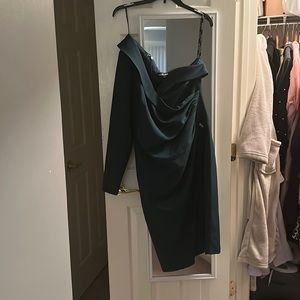 Lavish Alice Emerald Green Dress | Size 12 | Off the shoulder
